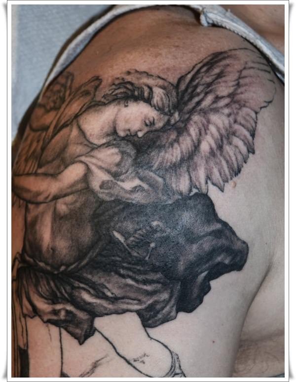 大臂黑灰写实天使纹身图案