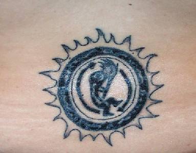 黑色部落太阳与符号纹身图案