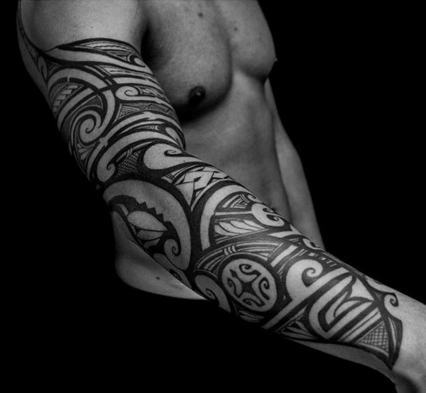 波利尼西亚风格图腾黑色手臂纹身图案