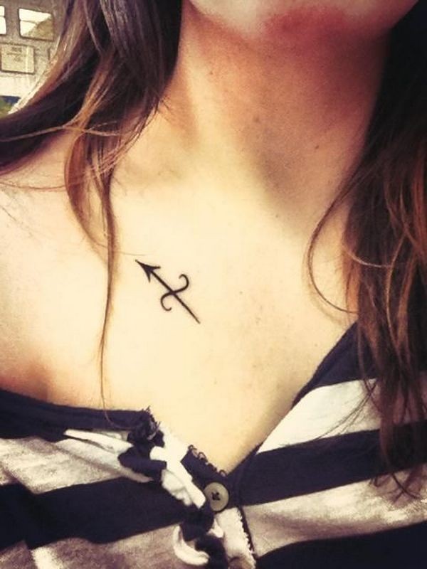 女孩胸部黑色简单设计射手座符号纹身图案