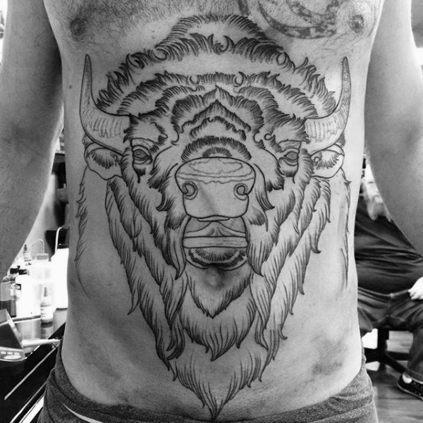 腹部黑色线条难以置信的公牛纹身图案