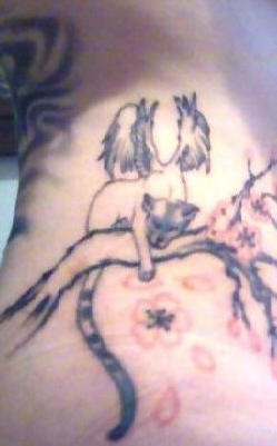 樱花树上有翅膀的猫纹身图案