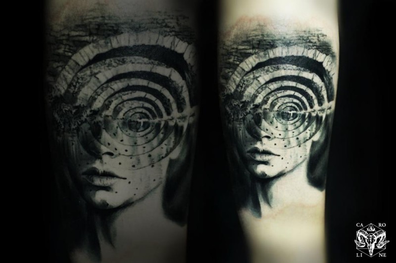 小臂壮观的超现实主义风格黑色神秘女性纹身图案