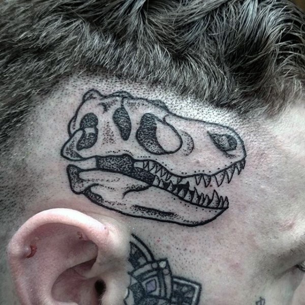 头部黑色点刺滑稽的恐龙头骨纹身图案
