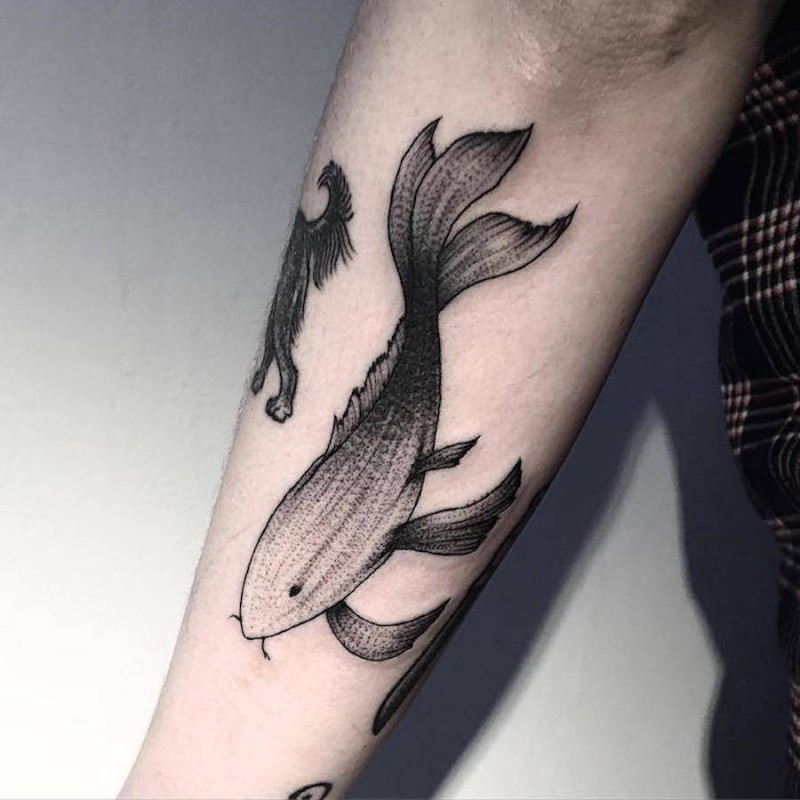 手臂old school黑色美丽的鱼纹身图案