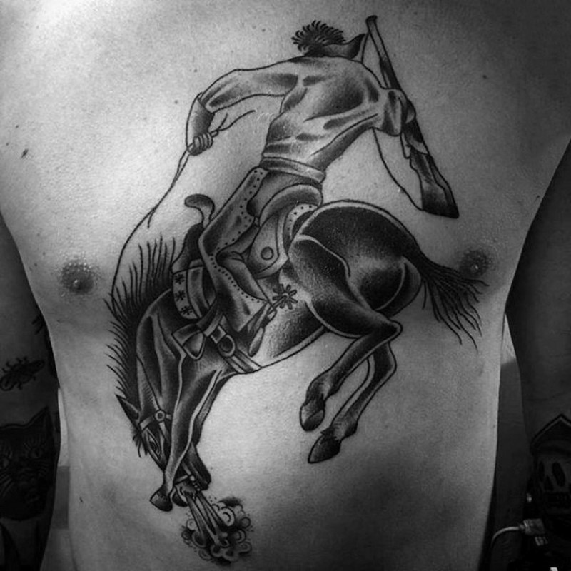 胸部西方主题黑白牛仔与马纹身图案