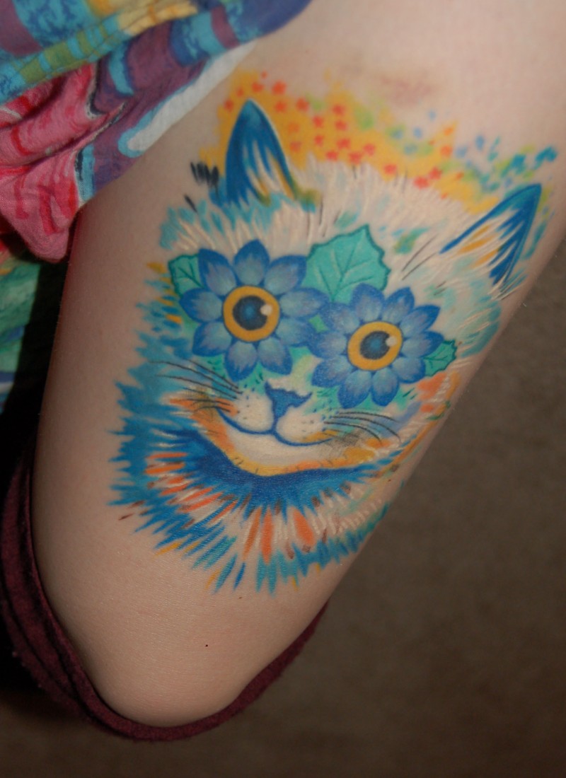 大腿神奇鲜艳的猫与花眼设计身图案