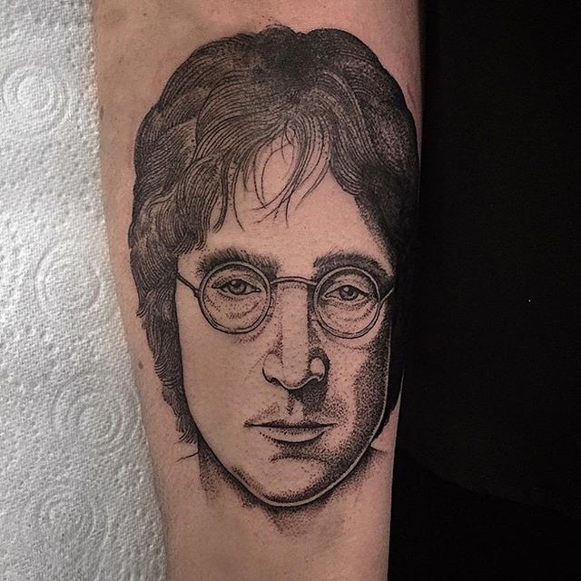 小臂点刺风格黑色列侬画像纹身图案