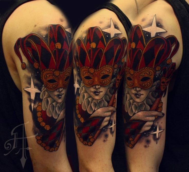 大臂彩色女性小丑面具纹身图案