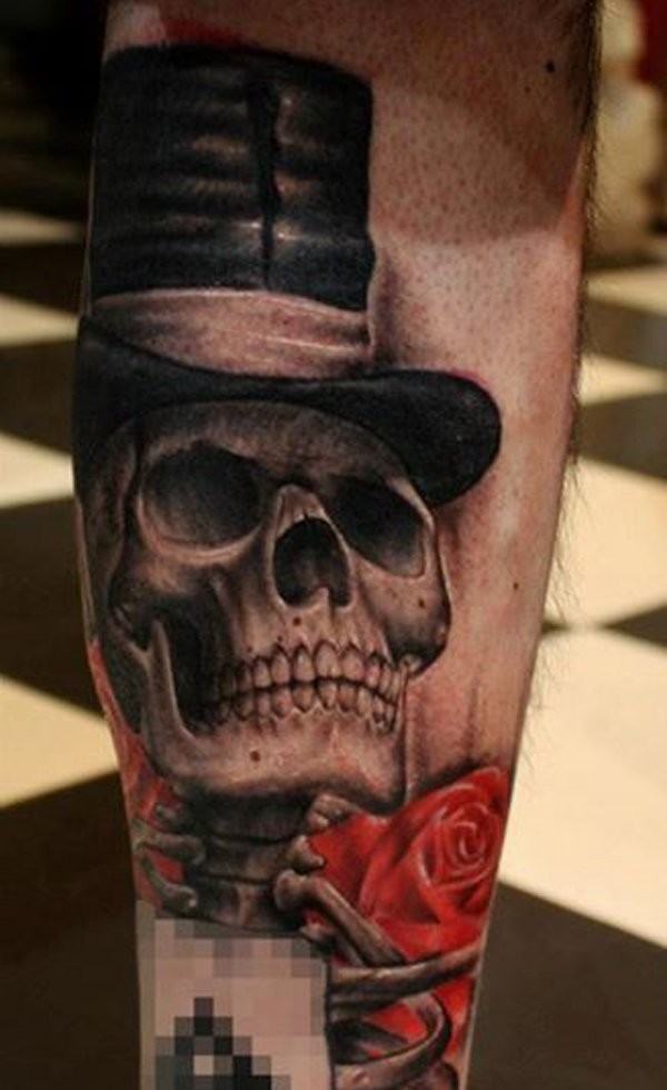 梦幻般的黑灰绅士骷髅和红玫瑰纹身图案