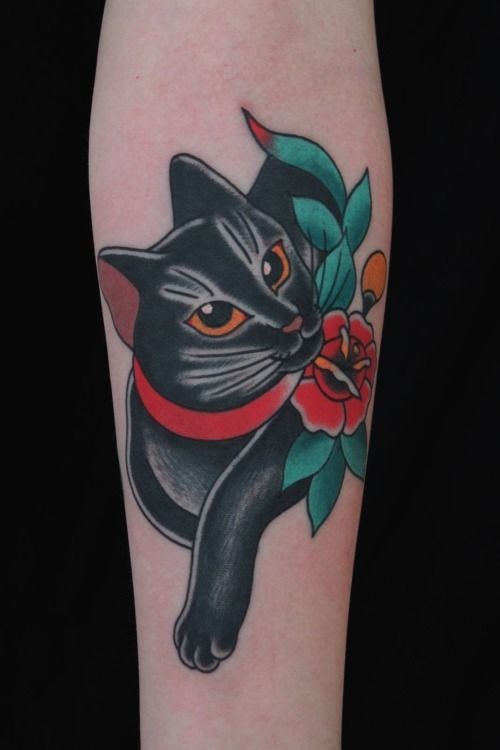 old school黑猫和红色花纹身图案