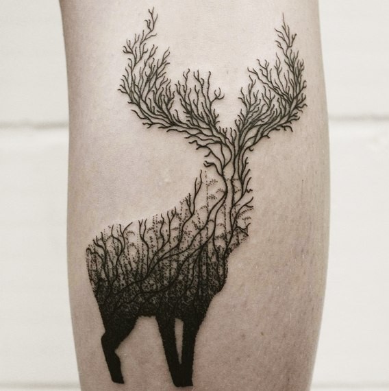 独特的黑色鹿形与森林树纹身图案