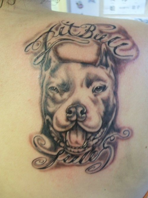 背部黑色狗头像纹身图案