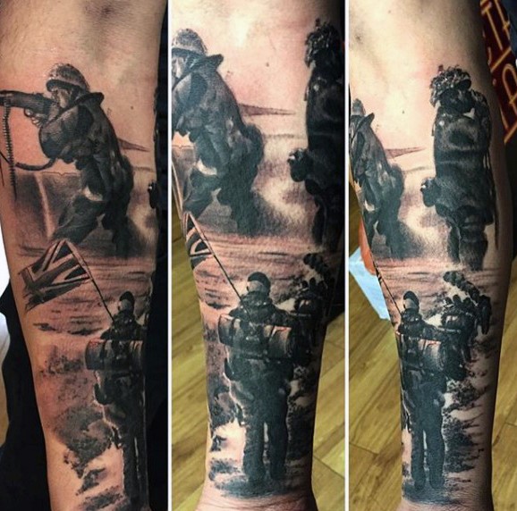 小臂非常逼真的黑灰士兵纹身图案