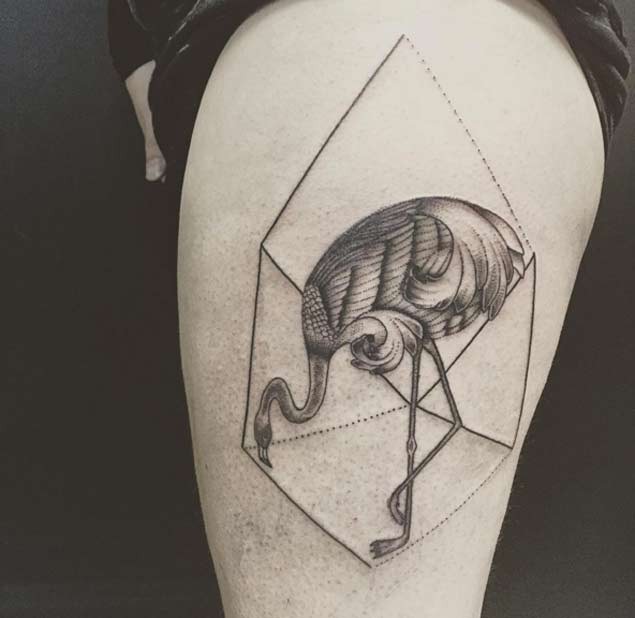 大腿黑白几何图形和火烈鸟纹身图案