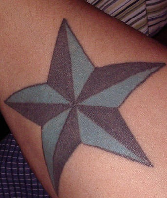 蓝色和黑色五角星纹身图案