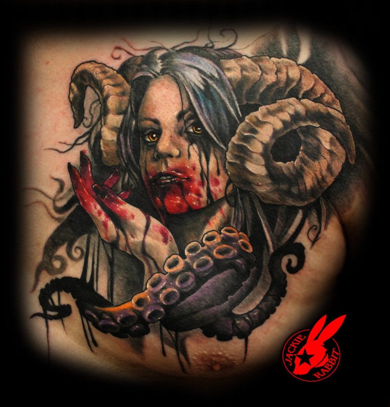 胸部恐怖风格彩色血腥恶魔女人纹身图案