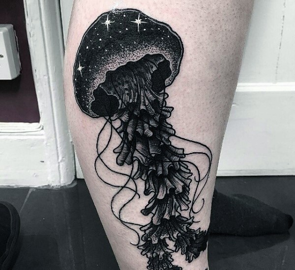 小腿黑白水母与夜间天空纹身图案