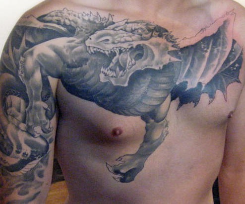 黑白翼龙胸部纹身图案
