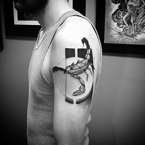 手臂黑色点刺蝎子几何创意纹身图案
