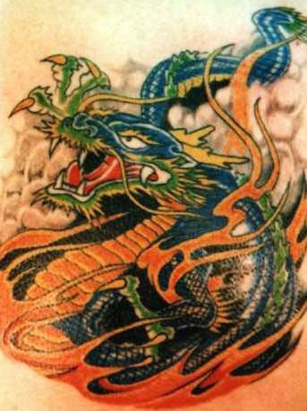 颜色鲜艳的中国风龙纹身图案