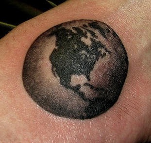 地球黑灰纹身图案