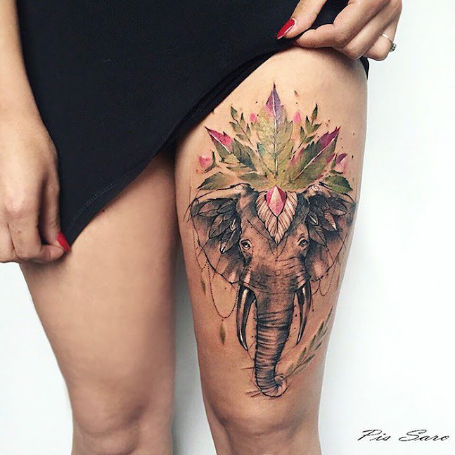 大腿插图式彩色大象和植物纹身图案