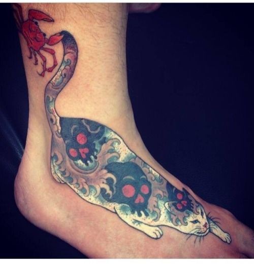 脚背日式猫与骷髅螃蟹纹身图案