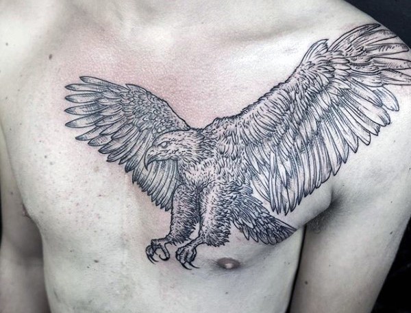 胸部黑色线条精致的飞行鹰纹身图案
