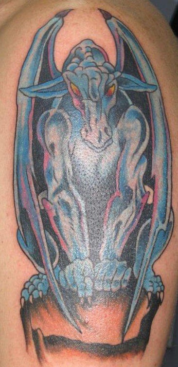蓝色的山羊头石像鬼纹身图案