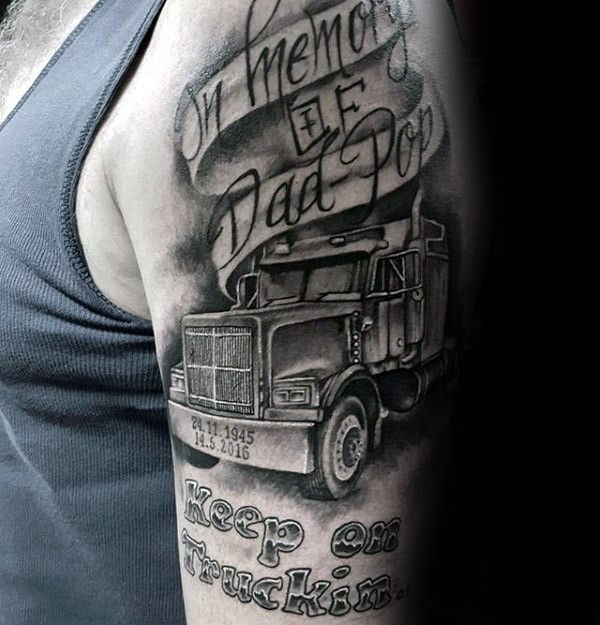 手臂写实风格黑色大货车和字母纹身图案