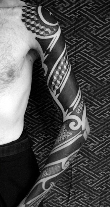 手臂黑色各种几何饰品纹身图案