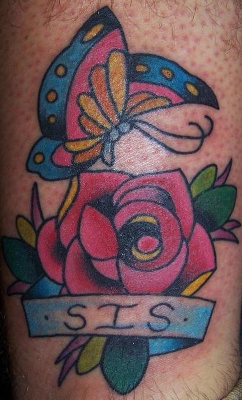 玫瑰和彩色蝴蝶纹身图案