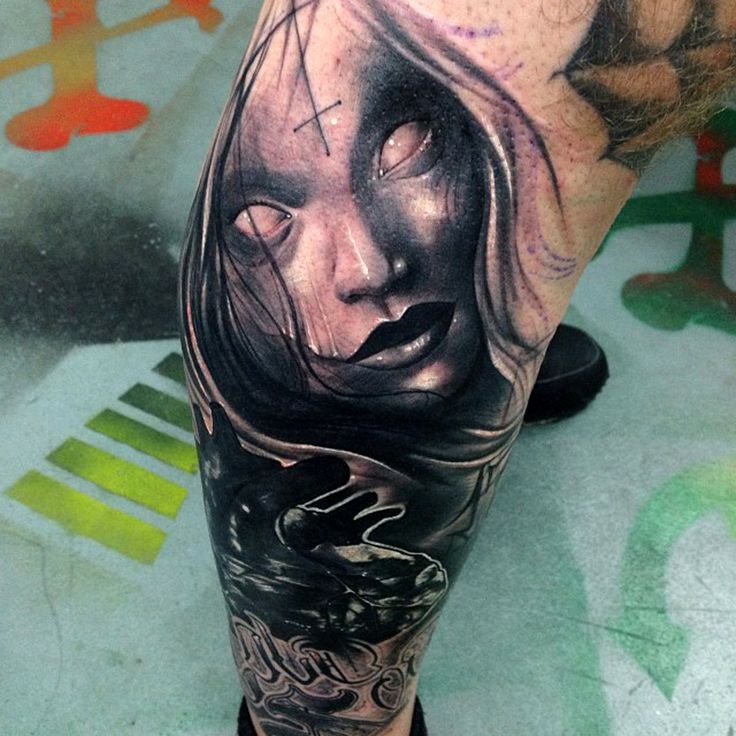小腿恐怖风格黑色神秘女人肖像纹身图案