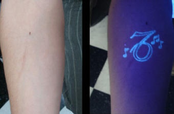 小腿音乐符号荧光纹身图案