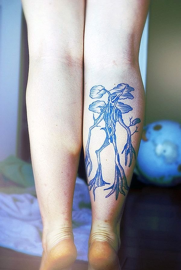 小腿简单的蓝色树妖纹身图案