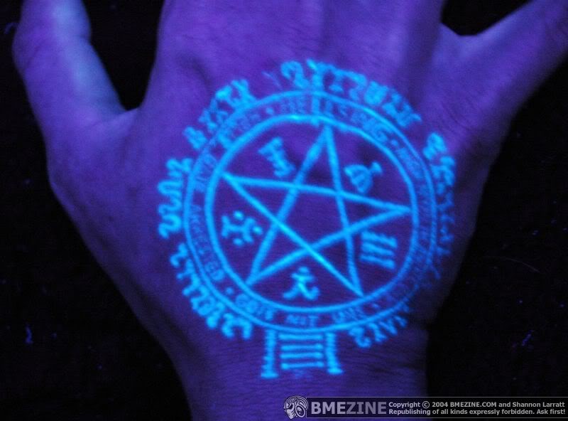 手背荧光五芒星符号纹身图案