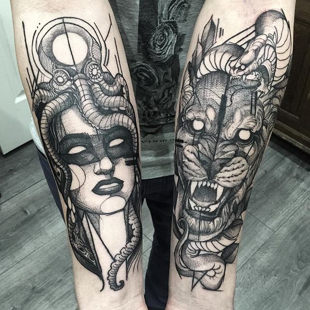 手臂素描风格黑白女人与章鱼和狮子纹身图案