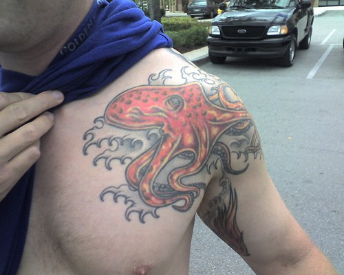 魔鬼章鱼胸部纹身图案