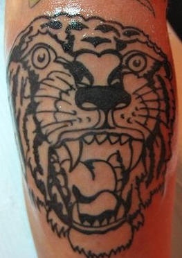 黑色咆哮的老虎纹身图案