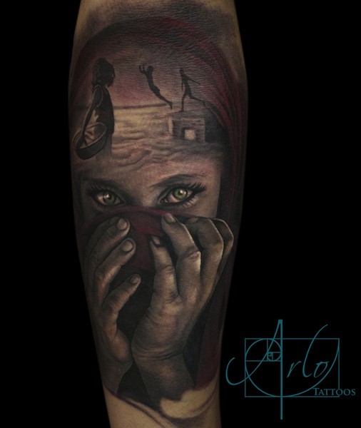 小臂黑色悲伤的女孩肖像与神秘人像纹身图案