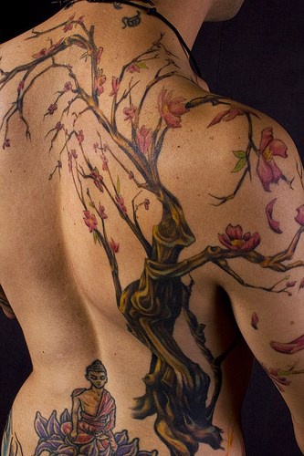 樱花树和佛像纹身图案