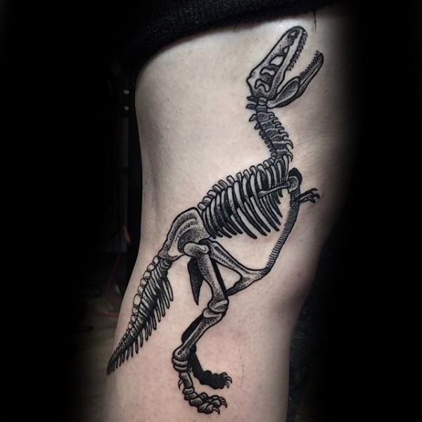 侧肋黑色的恐龙骨架纹身图案