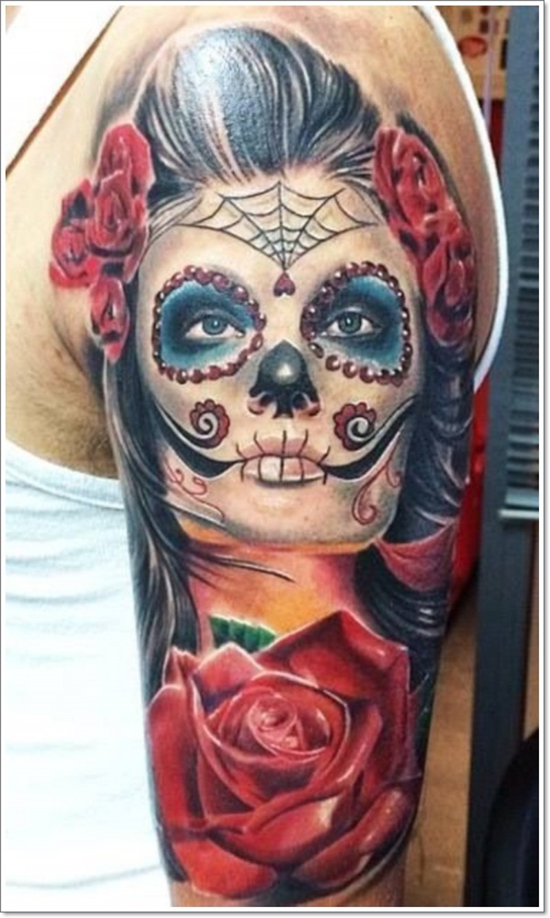 肩部彩色死亡女孩与玫瑰纹身图案