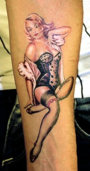 手臂彩色穿内衣的性感女孩纹身图片