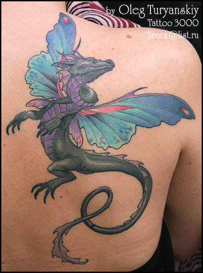 幻想般的彩色龙与童话翅膀纹身图案