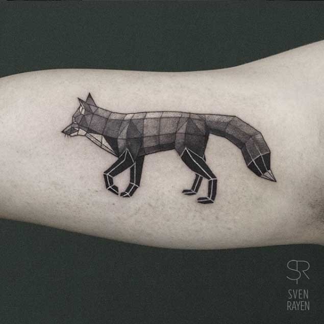 手臂马赛克风格有趣的狐狸纹身图案