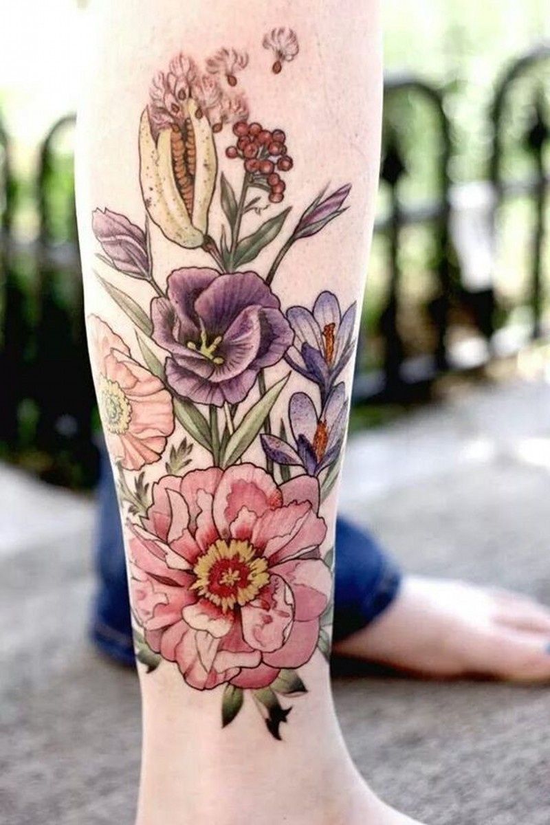 腿部彩色复古花朵纹身图案
