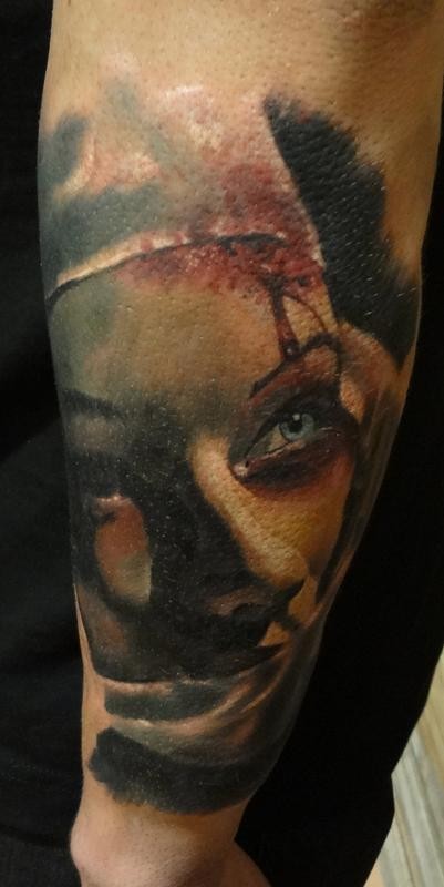 手臂彩色恐怖风格血淋淋的护士纹身图案