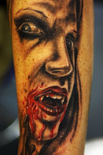可怕的女吸血鬼脸纹身图案